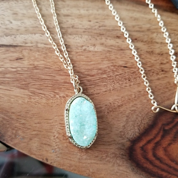 Jewelry - 🍃NEW!🍃Mint Druzy and Goldtone Necklace